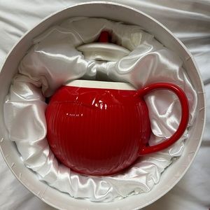 Yedi Porcelain 2014 The Ritz Collection Tea Pot With Tea Pot Box